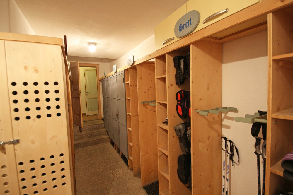 Ski/boot room storage room